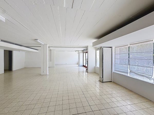 Sion, centre-ville : local commercial de 230 m² avec un grand potentiel d'aménagement 3