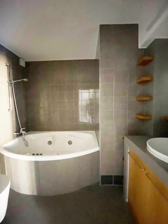 Sion, appartement de 3 pièces au centre-ville et près de la place du Midi 16