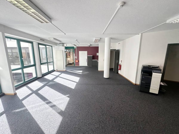 Crissier – Bureau de 180 m² au rez-de-chaussée, proche du centre et des accès autoroutiers 2