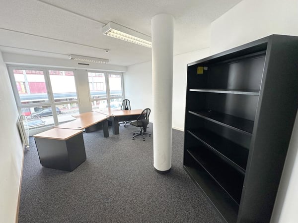 Crissier – Bureau de 180 m² au rez-de-chaussée, proche du centre et des accès autoroutiers 8
