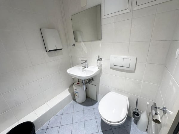 Crissier – Bureau de 180 m² au rez-de-chaussée, proche du centre et des accès autoroutiers 14