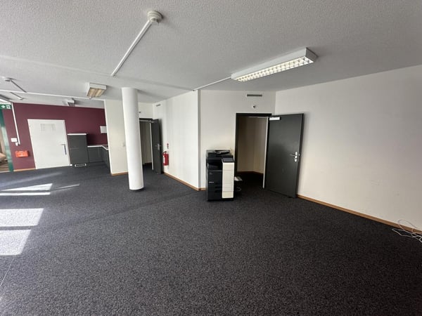 Crissier – Bureau de 180 m² au rez-de-chaussée, proche du centre et des accès autoroutiers 6
