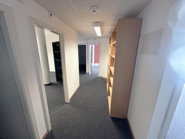 Crissier – Bureau de 180 m² au rez-de-chaussée, proche du centre et des accès autoroutiers 11