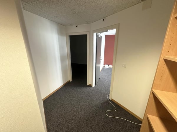 Crissier – Bureau de 180 m² au rez-de-chaussée, proche du centre et des accès autoroutiers 13