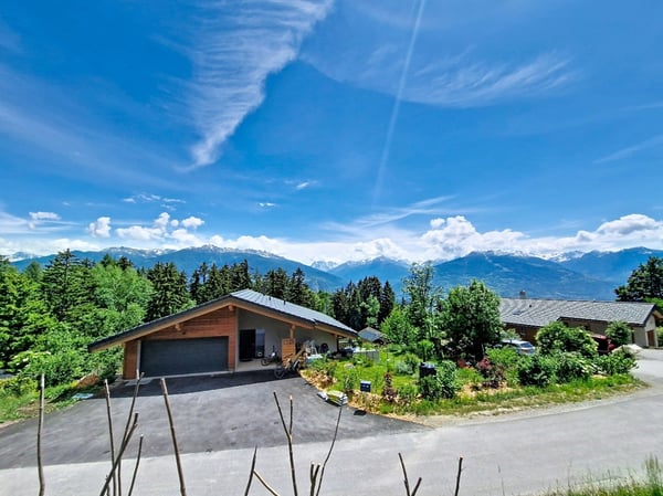 Arbaz, chalet de 5.5 pièces de 175 m2 avec garage et places de parc 25