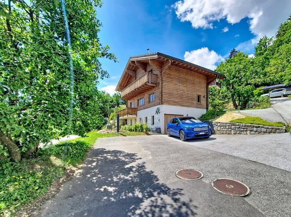 Arbaz, chalet de 5.5 pièces de 175 m2 avec garage et places de parc 24