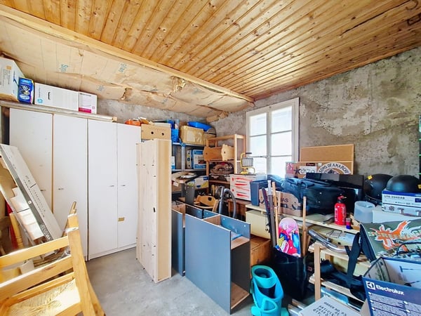 Grône, maison de 4.5 pièces de 151 m2 avec extérieures verdoyant et 2 places de parc 16
