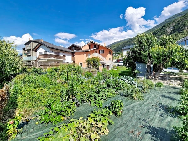 Grône, maison de 4.5 pièces de 151 m2 avec extérieures verdoyant et 2 places de parc 23