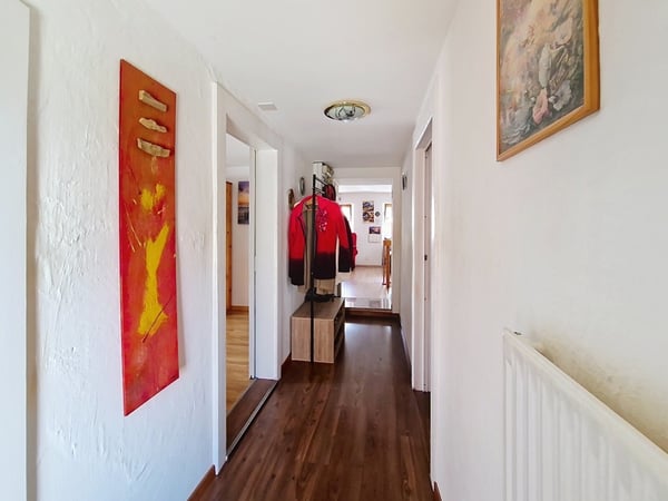 Grône, maison de 4.5 pièces de 151 m2 avec extérieures verdoyant et 2 places de parc 8