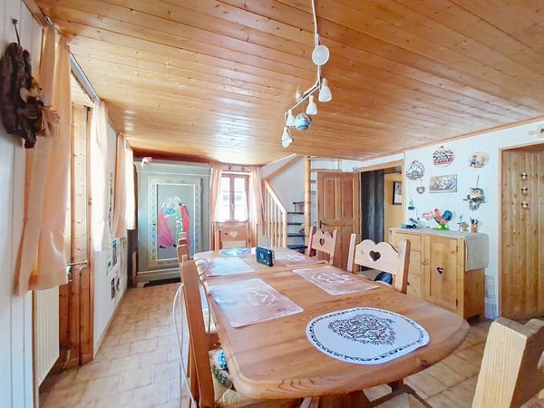 Grône, maison de 4.5 pièces de 151 m2 avec extérieures verdoyant et 2 places de parc 4