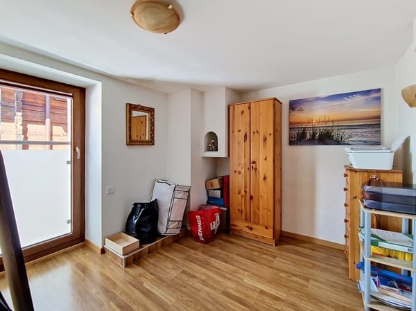 Grône, maison de 4.5 pièces de 151 m2 avec extérieures verdoyant et 2 places de parc 10