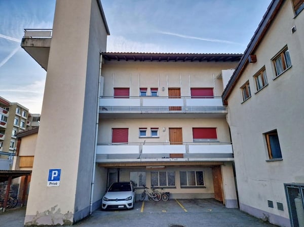 Saxon, lot de 2 immeubles de rendement, 11 appartements, 1 restaurant, 1 commerce, 9 pl. de parc 5