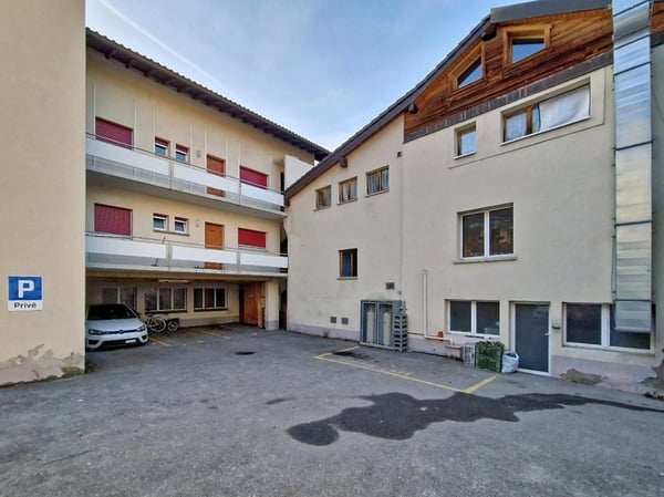 Saxon, lot de 2 immeubles de rendement, 11 appartements, 1 restaurant, 1 commerce, 9 pl. de parc 2