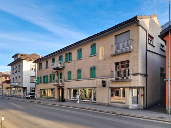 Saxon, lot de 2 immeubles de rendement, 11 appartements, 1 restaurant, 1 commerce, 9 pl. de parc 3