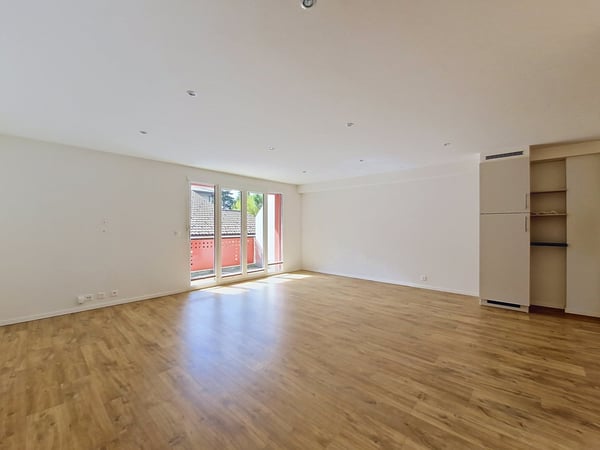Grône, appartement de 2.5 pièces avec grand balcon et place de parc 12