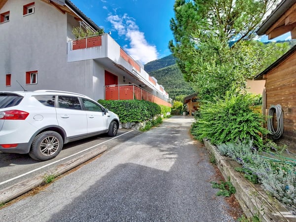 Grône, appartement de 2.5 pièces avec grand balcon et place de parc 18
