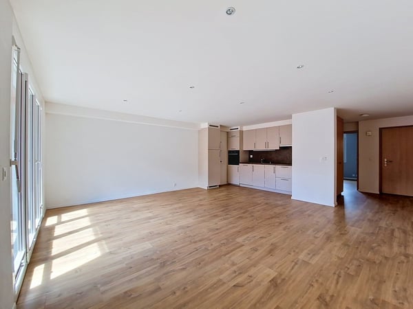 Grône, appartement de 2.5 pièces avec grand balcon et place de parc 4