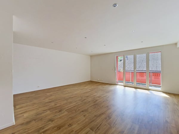 Grône, appartement de 2.5 pièces avec grand balcon et place de parc 2