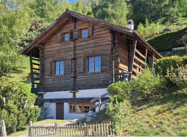 Daillet (Grône), chalet coup de cœur de 99 m² alliant charme et authenticité à 10 minutes de Nax. 1