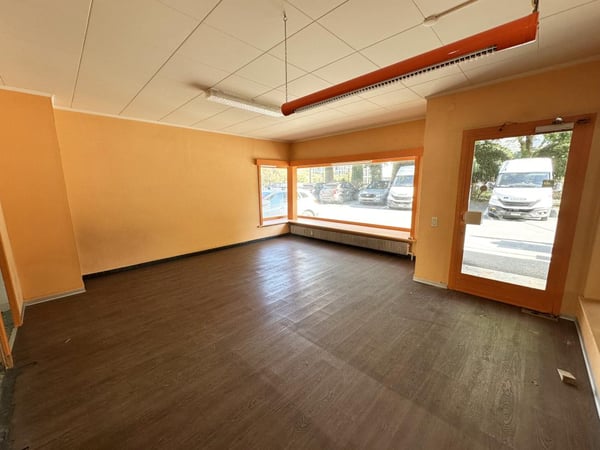 Sierre, local commercial avec sous-sol de 30 m2 aménageable sur demande au cœur de la ville 2