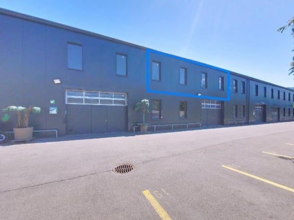 Sion, à louer un local de 297.60 m2 au rez étage dans un bâtiment industriel entièrement rénové 9