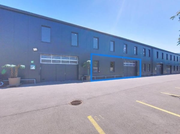 Sion, à louer un local de 297.60 m2 au rez étage dans un bâtiment industriel entièrement rénové 3