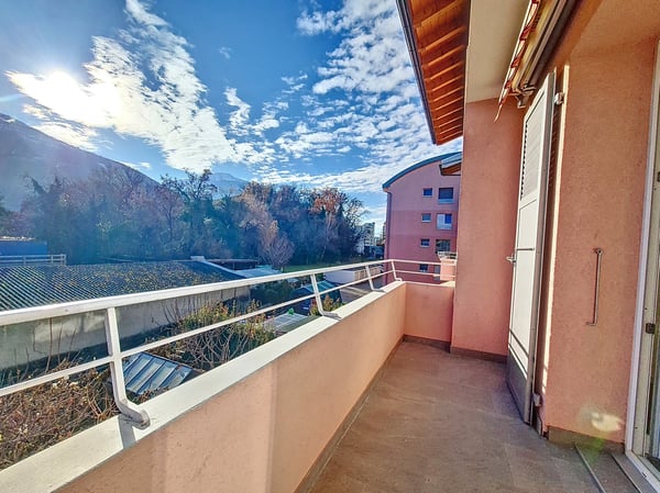 Sion, appartement de 3.5 pièces moderne de 80 m2 avec balcon au sud et place de parc 9