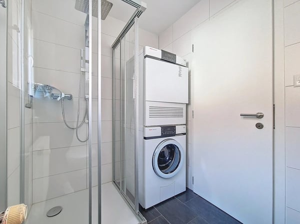 Sion, appartement de 3.5 pièces moderne de 80 m2 avec balcon au sud et place de parc 13