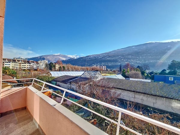 Sion, appartement de 3.5 pièces moderne de 80 m2 avec balcon au sud et place de parc 10