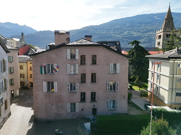 Sion, maison historique au cœur de la vieille ville composé de 5 appartements et 2 bureaux 3