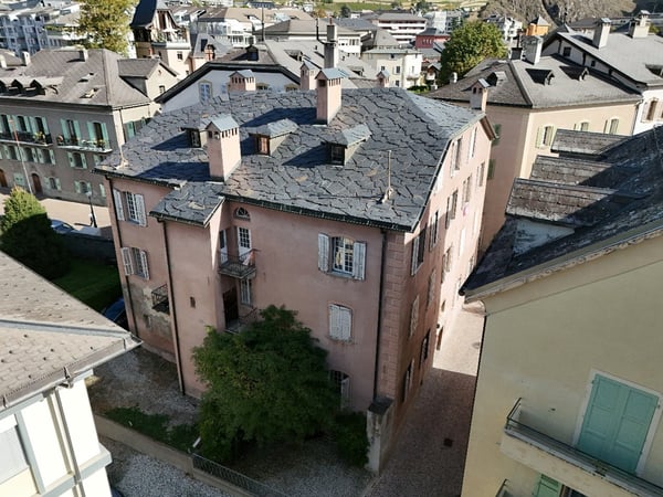 Sion, maison historique au cœur de la vieille ville composé de 5 appartements et 2 bureaux 2