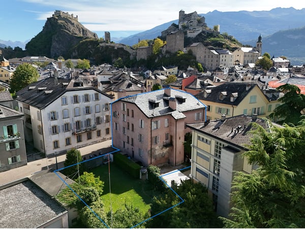 Sion, maison historique au cœur de la vieille ville composé de 5 appartements et 2 bureaux 1