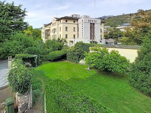 Sion, maison historique au cœur de la vieille ville composé de 5 appartements et 2 bureaux 35