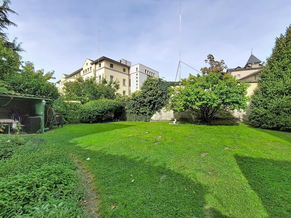 Sion, maison historique au cœur de la vieille ville composé de 5 appartements et 2 bureaux 36