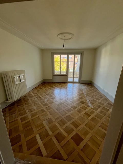 Grosszügige 1-Zimmer-Wohnung mit Balkon an ruhiger Lage in Bern 9
