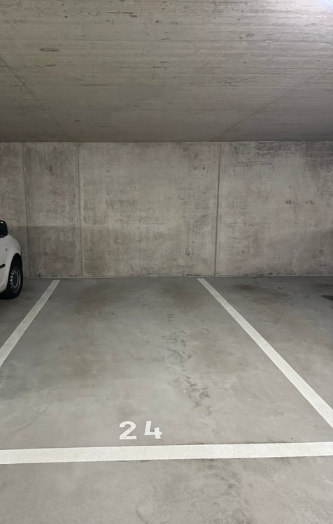 Tiefgaragenplatz 1