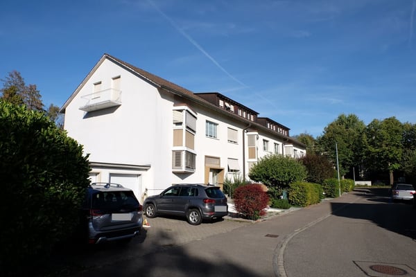 grosszügige 3.5-Zimmerwohnung mit Garage in Riehen 1