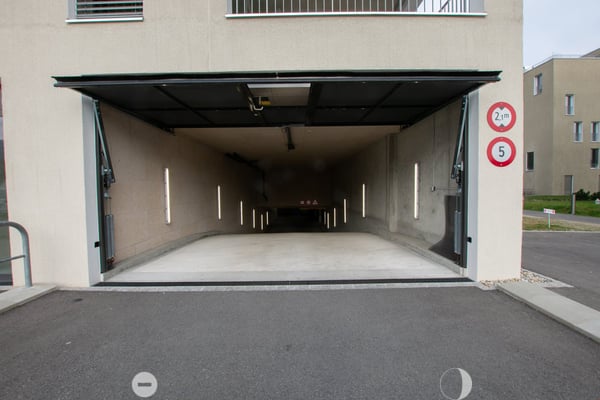 separate Garagenboxen in Einstellhalle zu vermieten 3