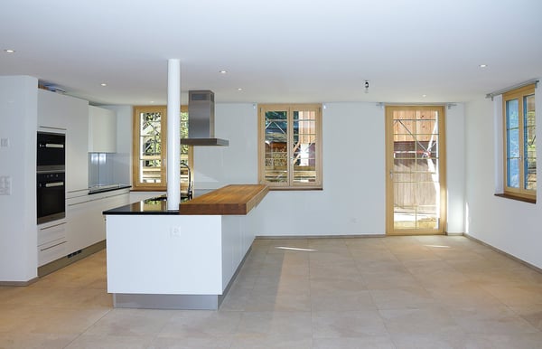 Exklusive 6.5-Zimmer-Wohnung in idyllischem Bauernhaus in Utzigen zu vermieten 3