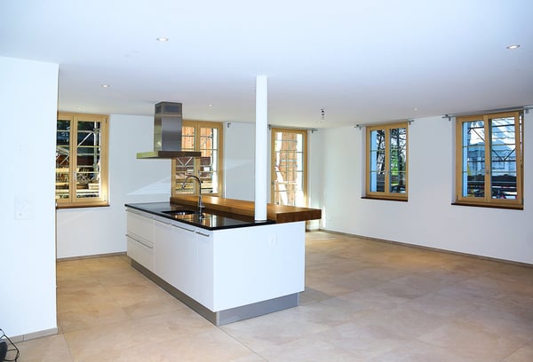 Exklusive 6.5-Zimmer-Wohnung in idyllischem Bauernhaus in Utzigen zu vermieten 2