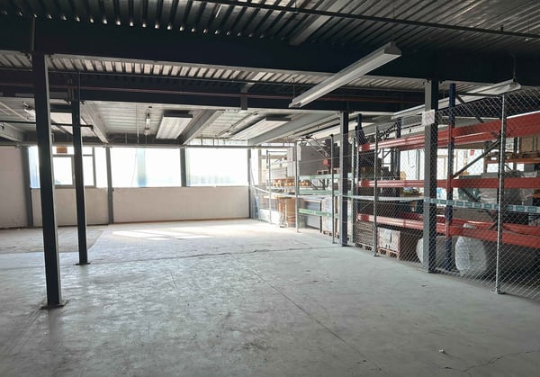 Espace de stockage et commercial Centre A 16 7