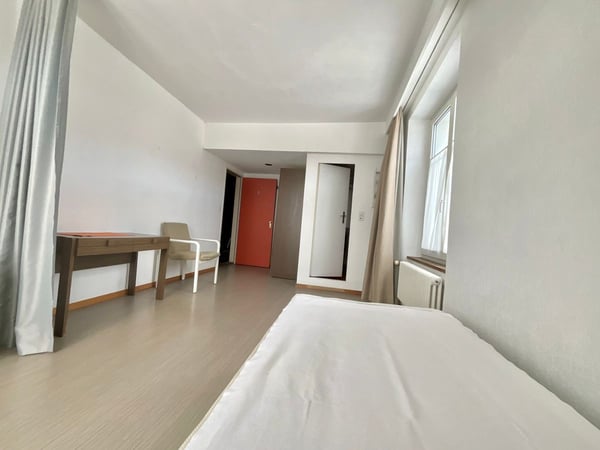 Chambre meublée avec salle de bain privative 2