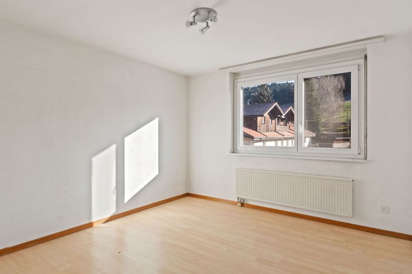 Charmant et spacieux appartement PPE de 1.5 pièces avec balcon, jardin commun et 3 places de parc 5