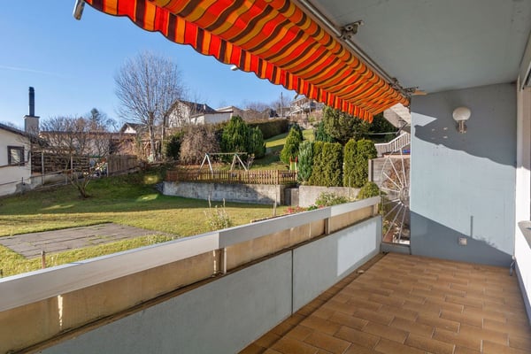 Charmant et spacieux appartement PPE de 1.5 pièces avec balcon, jardin commun et 3 places de parc 12