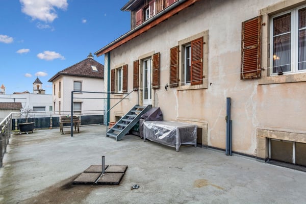 Maison contiguë en pignon avec surfaces professionnelles et grande terrasse 5