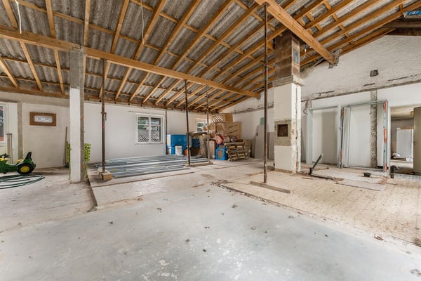 Locaux artisanaux et garages 5