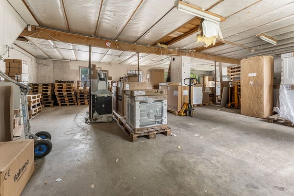 Locaux artisanaux et garages 6