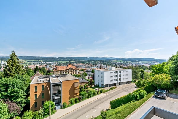 Appartement PPE de 4.5 pièces avec balcon et garage double