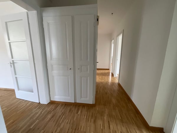 Charmant appartement de 4 pièces avec grande terrasse au coeur de Tramelan 6