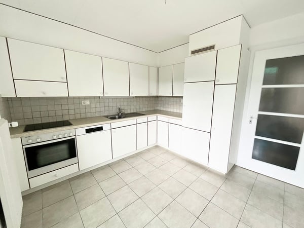 Charmant appartement de 4 pièces avec grande terrasse au coeur de Tramelan 3